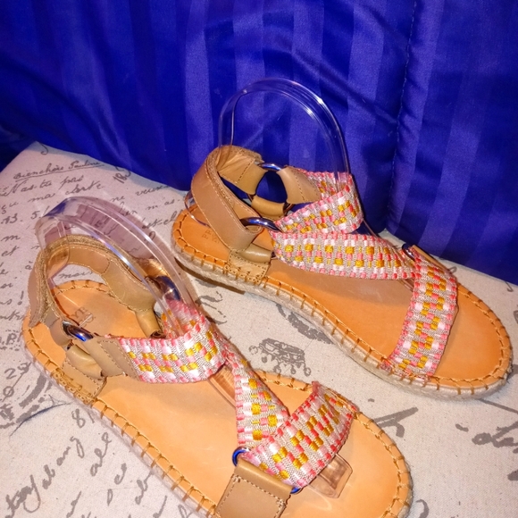 New Frye And Co Egyptian Tweed Sandals - Picture 2 of 5